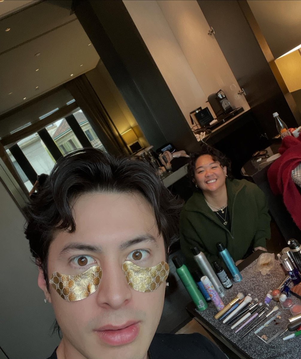 dailyhudcon's tweet photo. hudson’s hair stylist, aika, shared an instagram story in paris. seems like hudson may be attending paris fashion week. 👀 https://t.co/fLIjT4dIrH