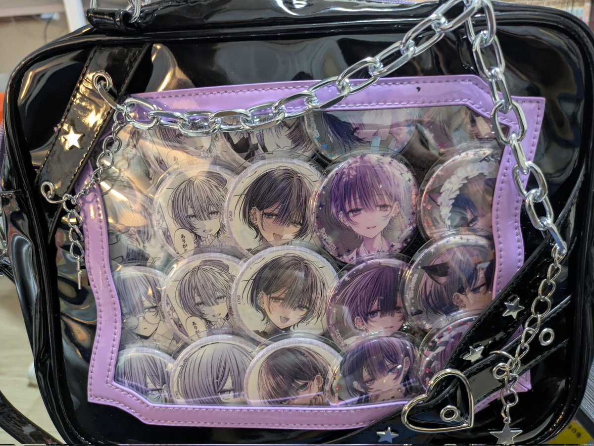 缶バッジがちょうど20個あったから痛バ作ってみた( ˙▿˙ ) #おとなぴ