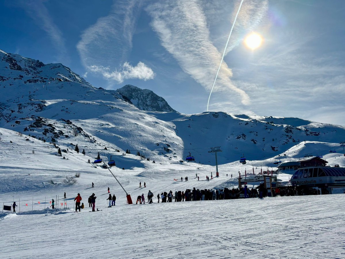 jofishIoM's tweet photo. Stunning views in #LesArcs today
Excellent snow conditions. ⛷️ https://t.co/dBKLGq4Bb0