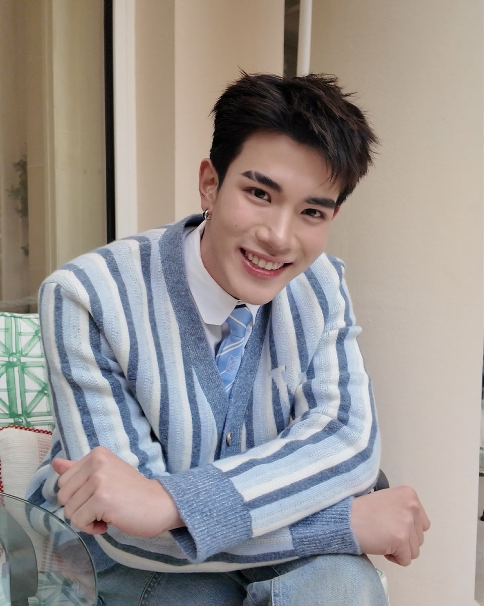 WWDThailand's tweet image. พาชมเบื้องหลังการเตรียมตัวของ โฟร์ท ณัฐวรรธน์ ก่อนเข้าร่วมชมแฟชั่นโชว์ Louis Vuitton Men’s Fall–Winter 2026 ซึ่งจะจัดขึ้นในคืนนี้ เวลา 02.00 น. ตามเวลาประเทศไทย

#WWDThailand
#LouisVuitton
#LVMenFW26
#FourthNattawat