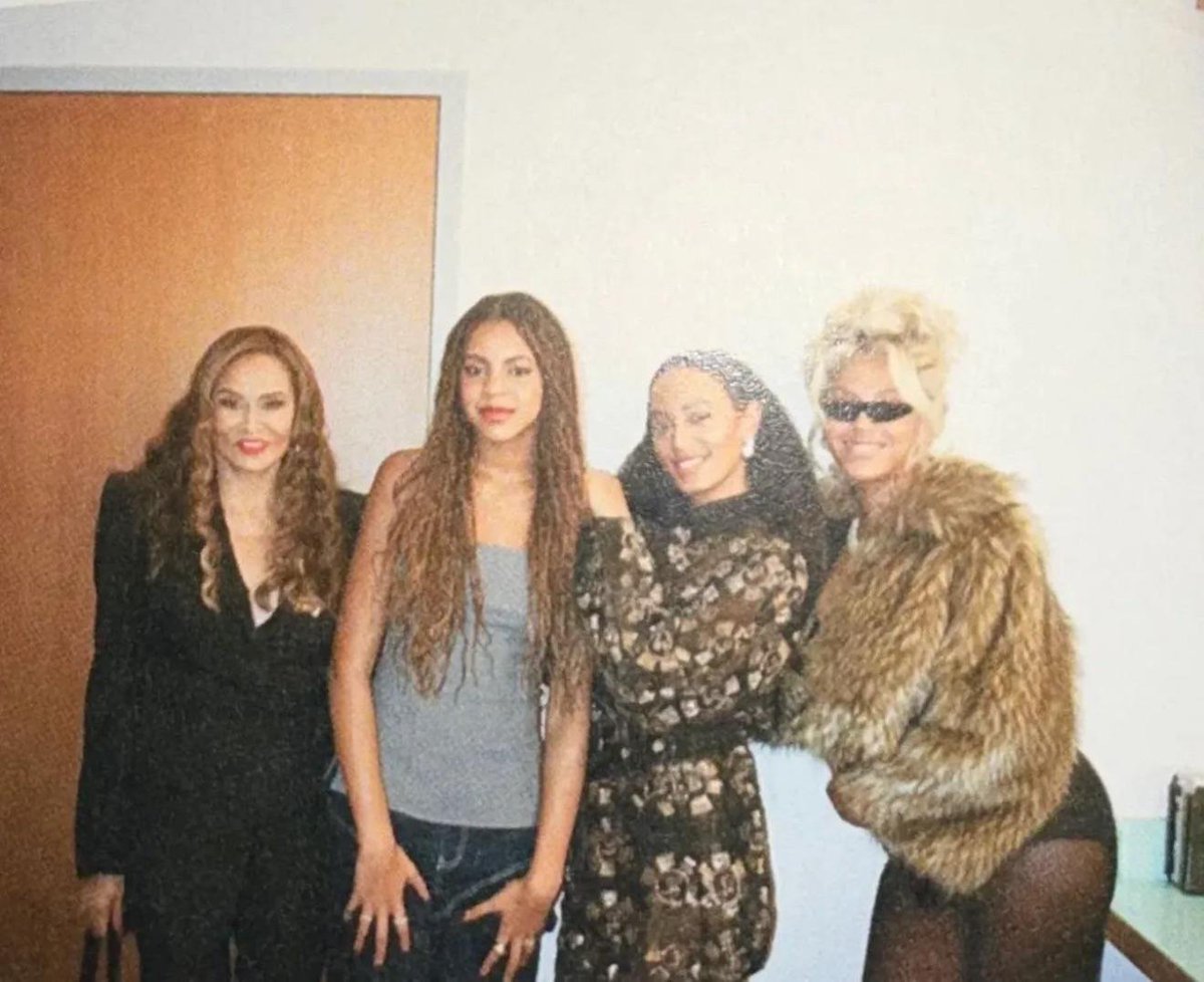MakaylaDivine3's tweet photo. Tina, Blue, Solange, and Beyoncé in Los Angeles the night of Solange's symphony orchestra concert (2024). https://t.co/CpkFssorXq