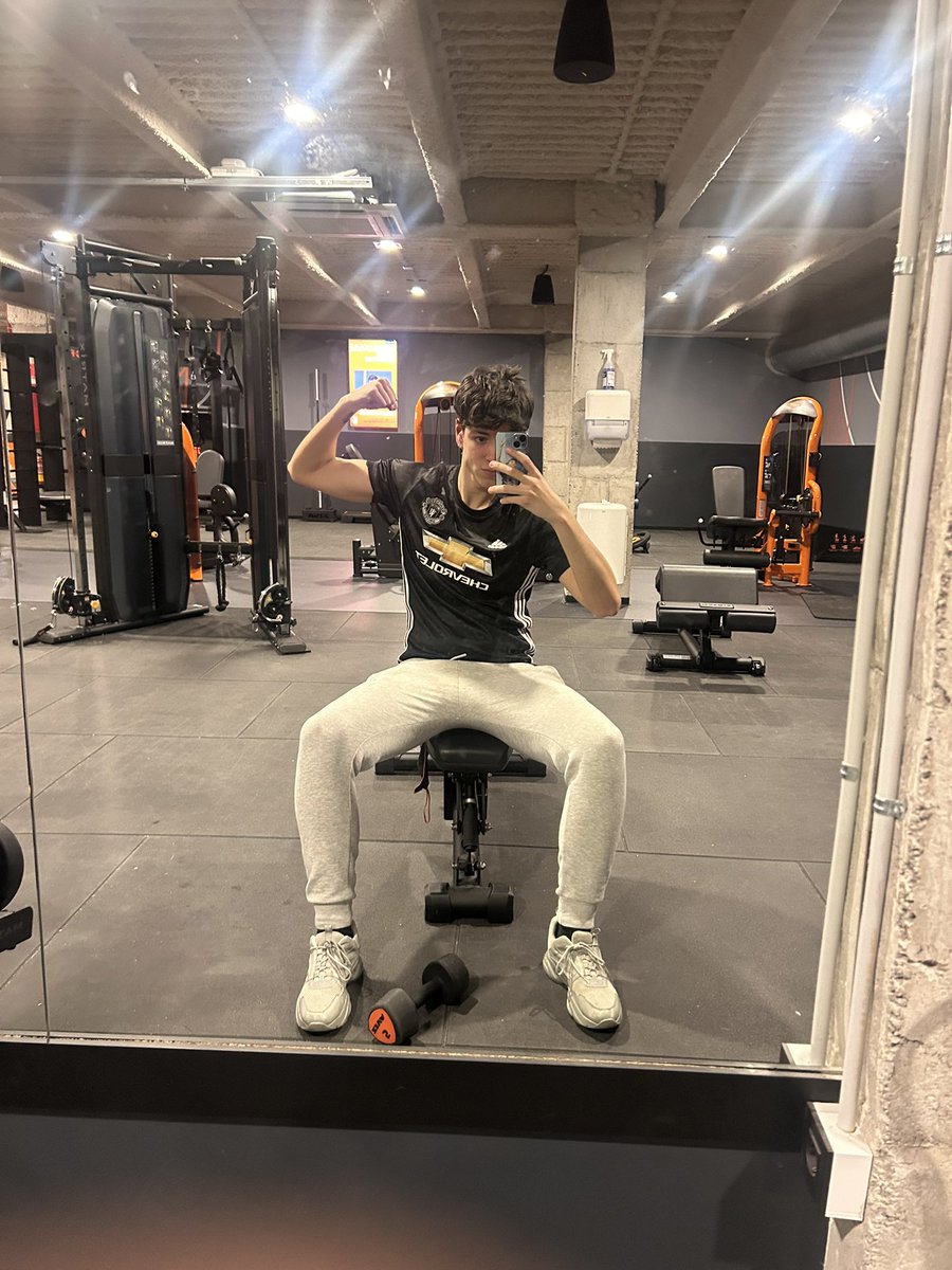 AlphaaAxeel's tweet photo. quien me paga la mensualidad del gym para seguir poniendome fuerte😈😮‍💨
#cashslave #drain #slowdrain #feetfetish https://t.co/4Jxgn05CQM