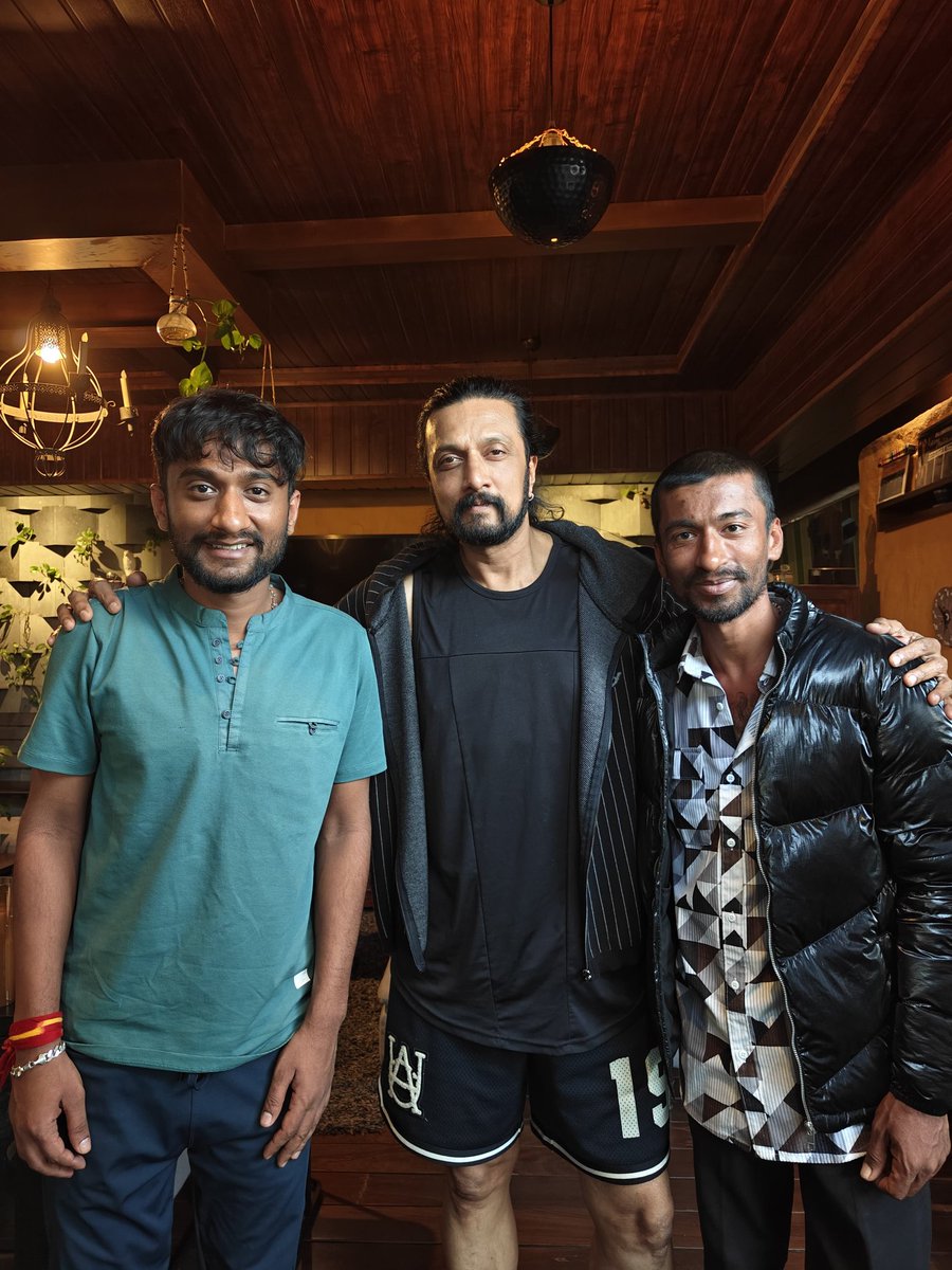 bisichaa's tweet image. #Gilli And His Brother With #KichchaSudeep Sir ❤️🥹
#BBK12 #GilliNata