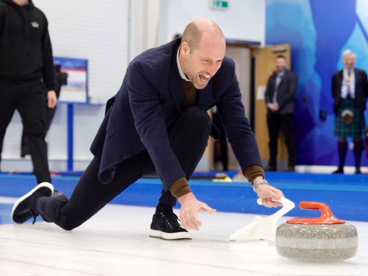 Canellelabelle's tweet image. The Press: “Prince William cannot continue to ignore Harry during his visits”
Prince William:👇🏾😂😎
The way this man is able to simply shut down the noise and enjoy his life is 🔥
#PrinceofWales