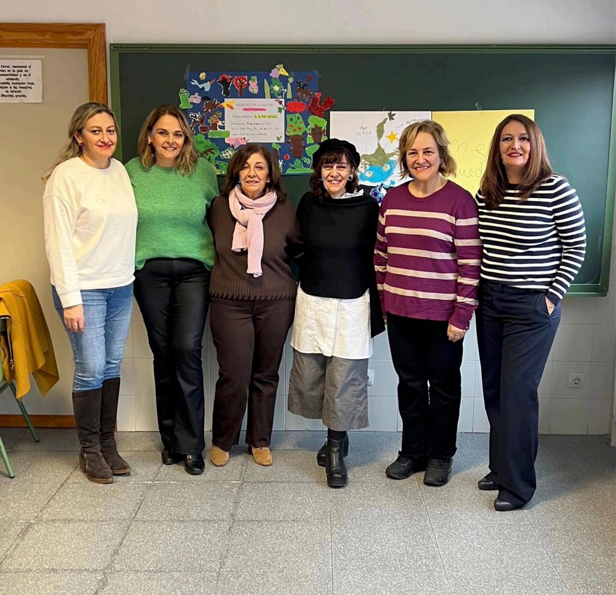 Un total de 200 alumnos, de 1º curso de Primaria de los tres colegios de Alovera: Virgen de la Paz, Parque Vallejo y Campiña Verde, han tenido la gran oportunidad de disfrutar de un encuentro con la escritora Violeta Monreal.