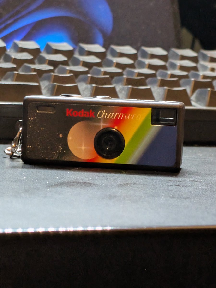 appappathy's tweet image. うちにもきた。どうやらAndroidは32gbのSDじゃないとデカすぎんだろになるらしい。どっかで見繕うか〜