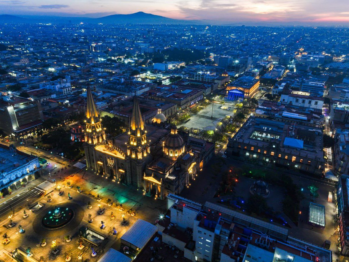 La Plaza de la Liberación amanece hoy como un espacio que renace para las y los jaliscienses. 🌅