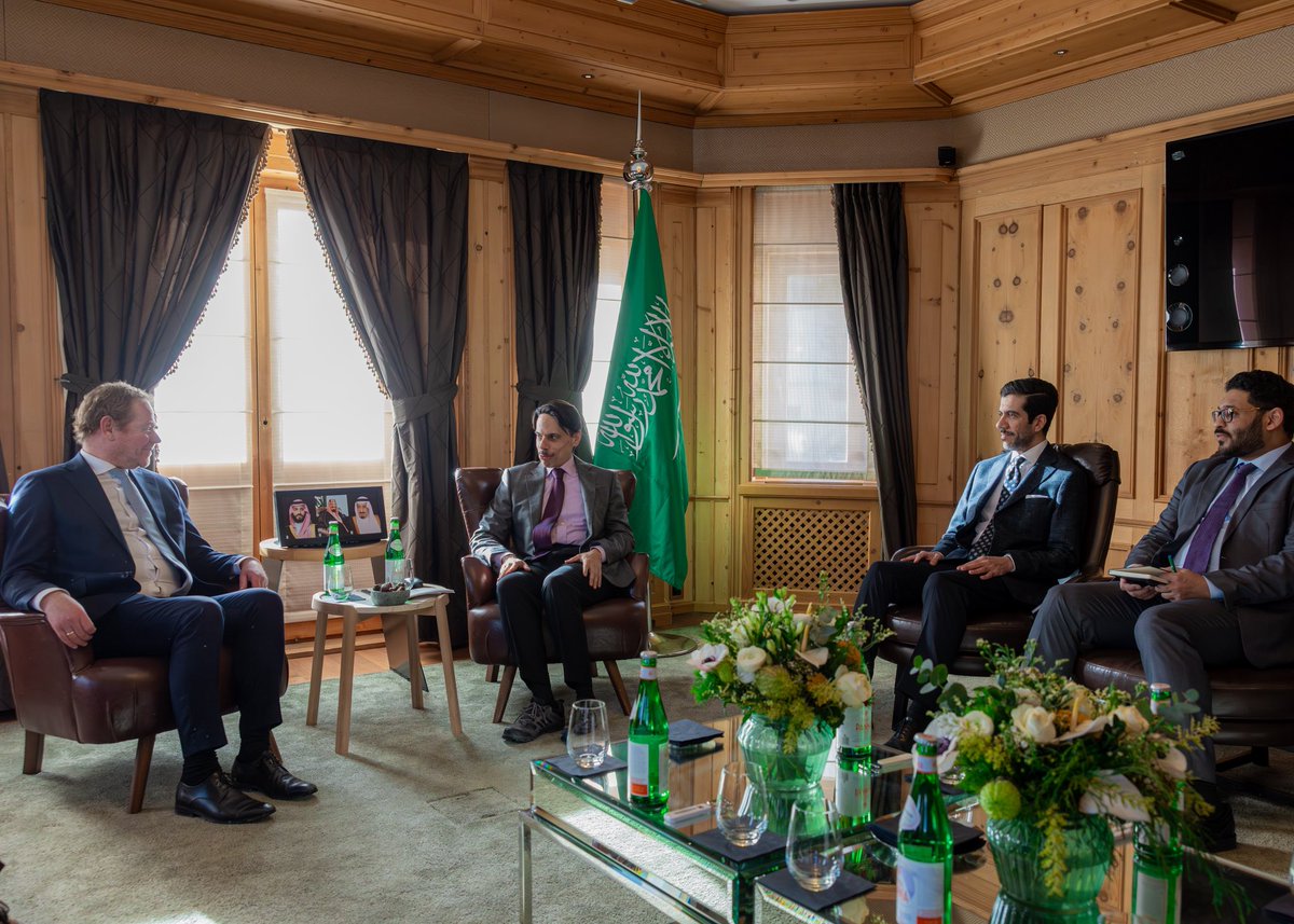 #المملكة_في_دافوس | سمو وزير الخارجية الأمير #فيصل_بن_فرحان <a href="/FaisalbinFarhan/">فيصل بن فرحان</a> يلتقي معالي وزير خارجية مملكة هولندا دافيد فان ويل، وذلك على هامش الاجتماع السنوي للمنتدى الاقتصادي العالمي 2026، في مدينة دافوس السويسرية.