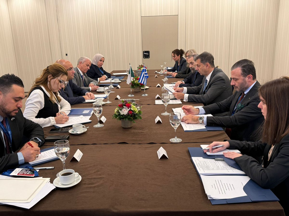 Algeria_MFA's tweet image. ترأس اليوم السيد كاتب الدولة لدى وزير الشؤون الخارجية المكلف بالجالية الوطنية بالخارج، السيد  @SECCNE_Chaib مناصفة مع نائب وزير الشؤون الخارجية المكلف بالدبلوماسية الاقتصادية والترويج ، السيد هاري ثيوهاريس، أشغال #الدورة_3 للجنة المشتركة الجزائرية-اليونانية، المنعقدة بأثينا.
🇩🇿🇬🇷