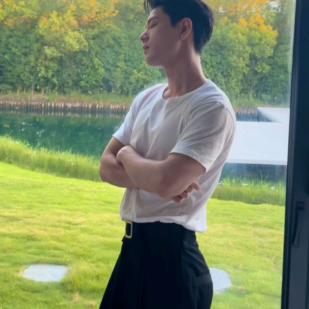 v (@vooxian) on Twitter photo 