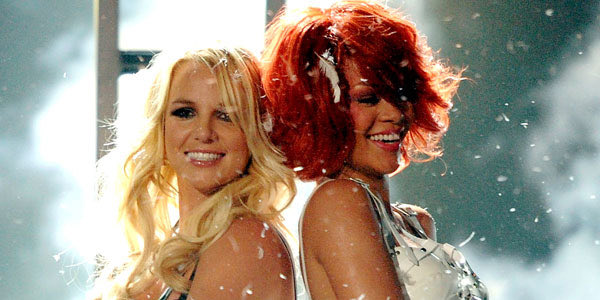 plusmusicbr's tweet image. Neste ano completará DEZ ANOS desde que os últimos álbuns de inéditas das A-lists Britney Spears e Rihanna foram lançados. Saudades?