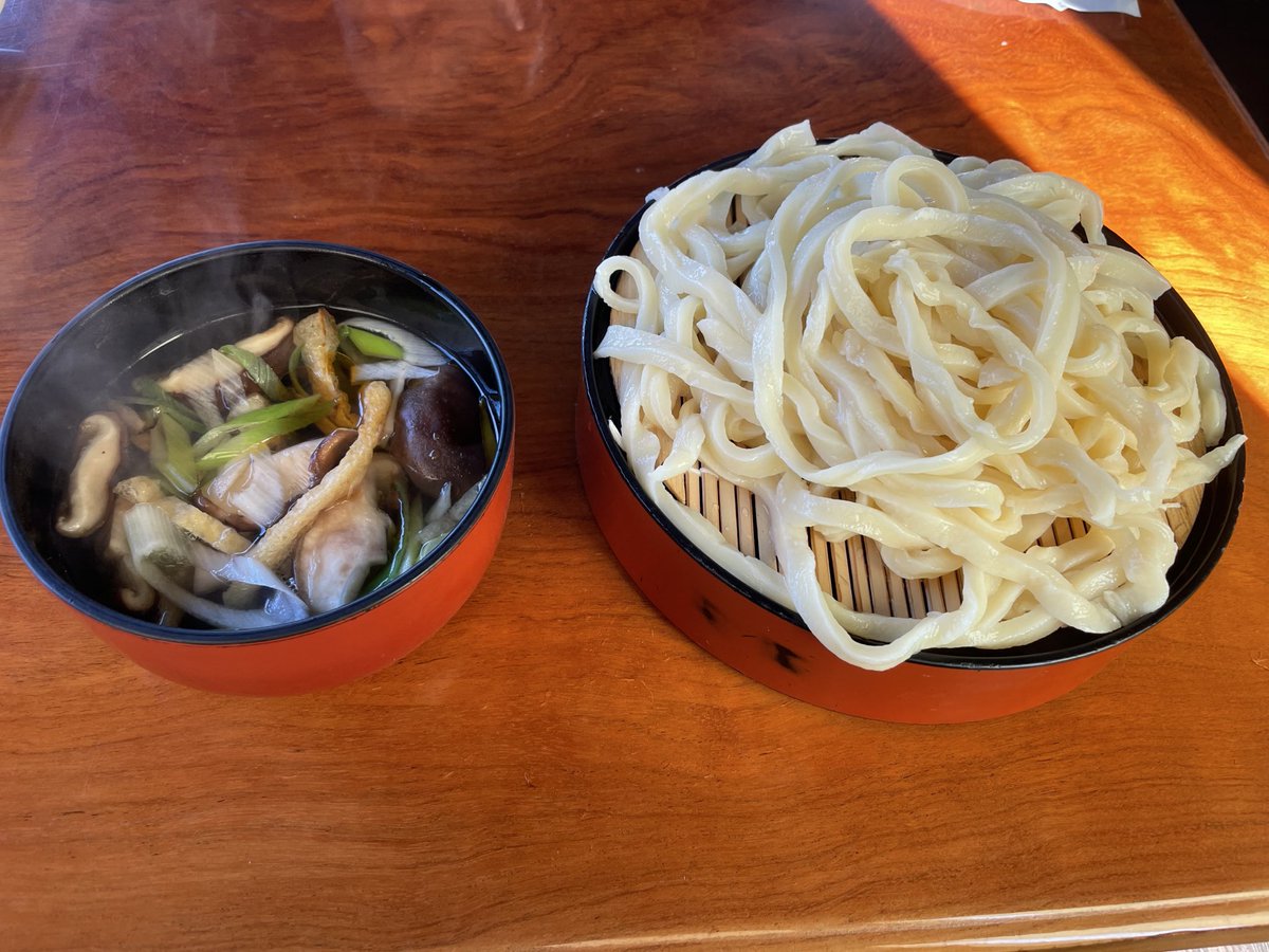 YU_MESHI_LOG's tweet photo. 11/29(土)
元祖田舎っぺうどん 本店
塩きのこうどん

朝一でここに行き、近くの温泉行ってフタツメで〆るのが最近のマイブーム。早い速い安い多い美味いのありがたい存在。切れ端を安く売っているのでいつも買って帰る。 https://t.co/UXLtlKeK96