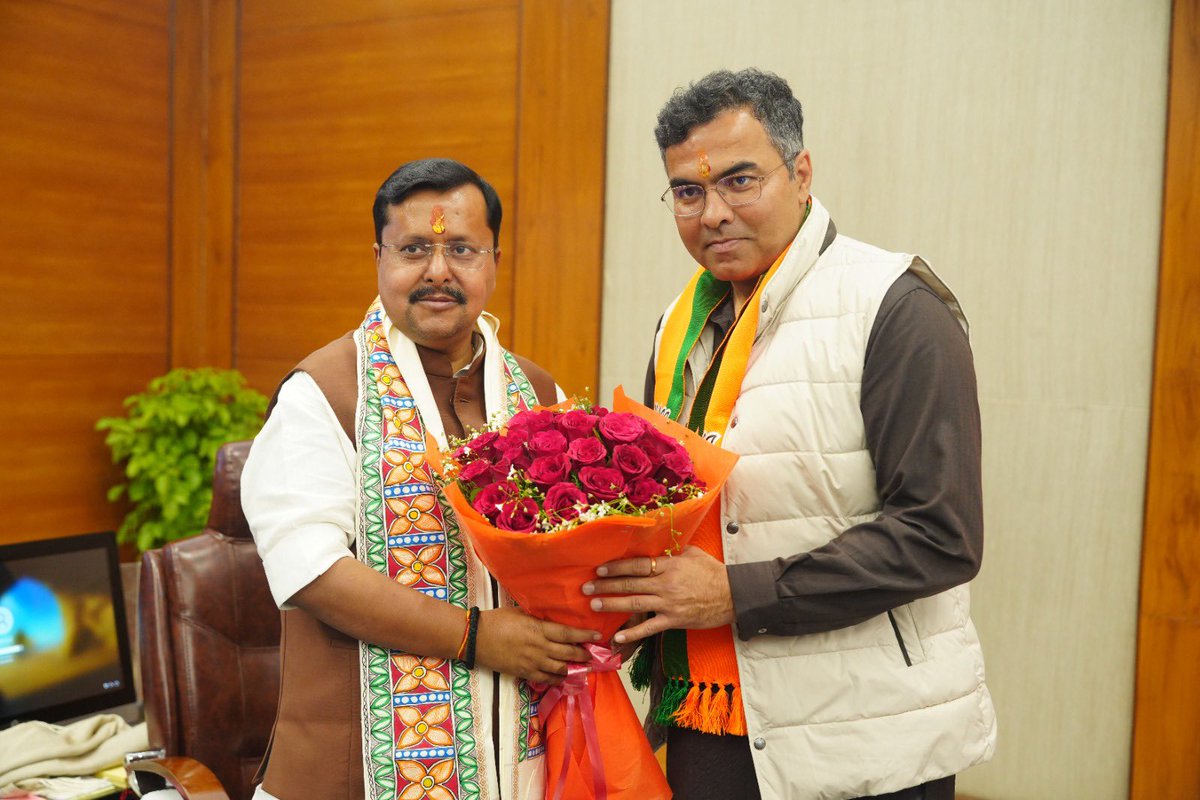 विश्व की सबसे बड़ी राजनैतिक पार्टी भारतीय जनता पार्टी के माननीय राष्ट्रीय अध्यक्ष के रूप में निर्वाचित होने पर श्री नितिन नवीन जी को हार्दिक बधाई एवं शुभकामनाएं दीं।

आदरणीय प्रधानमंत्री श्री नरेन्द्र मोदी जी के निर्णायक, दूरदर्शी और राष्ट्रप्रथम नेतृत्व में भारतीय जनता पार्टी आज