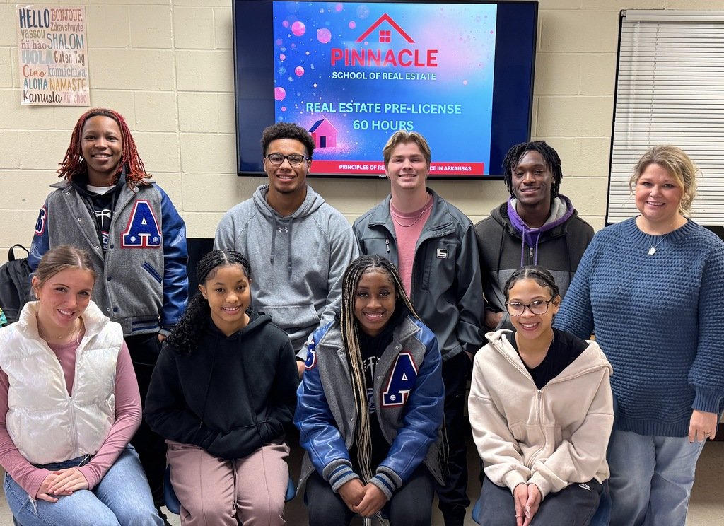 APSD_News's tweet image. AHS students once again have an opportunity to participate in the Pinnacle School of Real Estate Pre-license course that prepares them to take the real estate exam upon completion.  Thank you, Crye Leike Real Estate, for investing in our students!
#BadgerPride