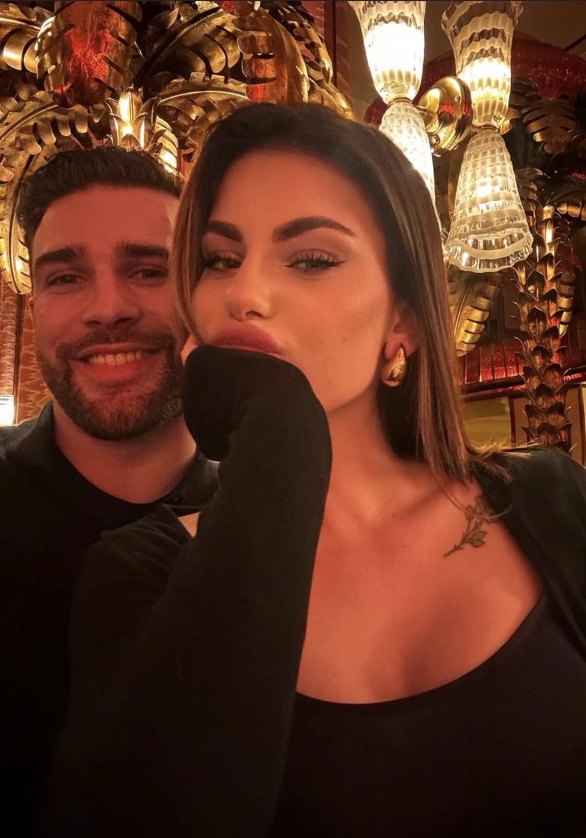 sofiaessee's tweet photo. “Mai avrei potuto immaginare di avere accanto qualcuno di così profondamente straordinario”

🥹🤍
#uominiedonne https://t.co/Funwtzd9NJ