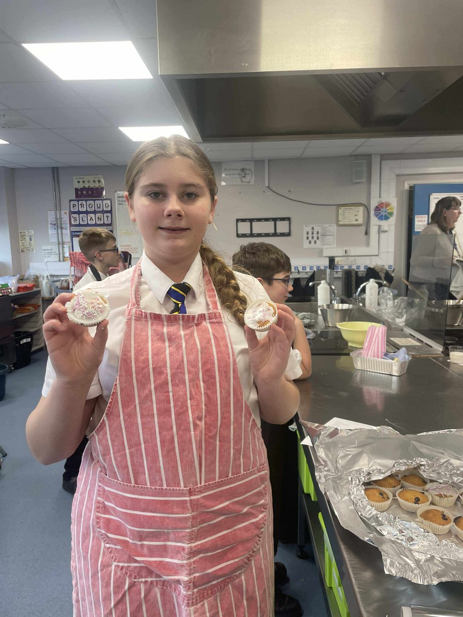 Delta_RASA's tweet image. Buns, teamwork, and big smiles! 🧁
A fantastic evening with Smart Skills — and the smells were amazing!  #Cookingskills #practical