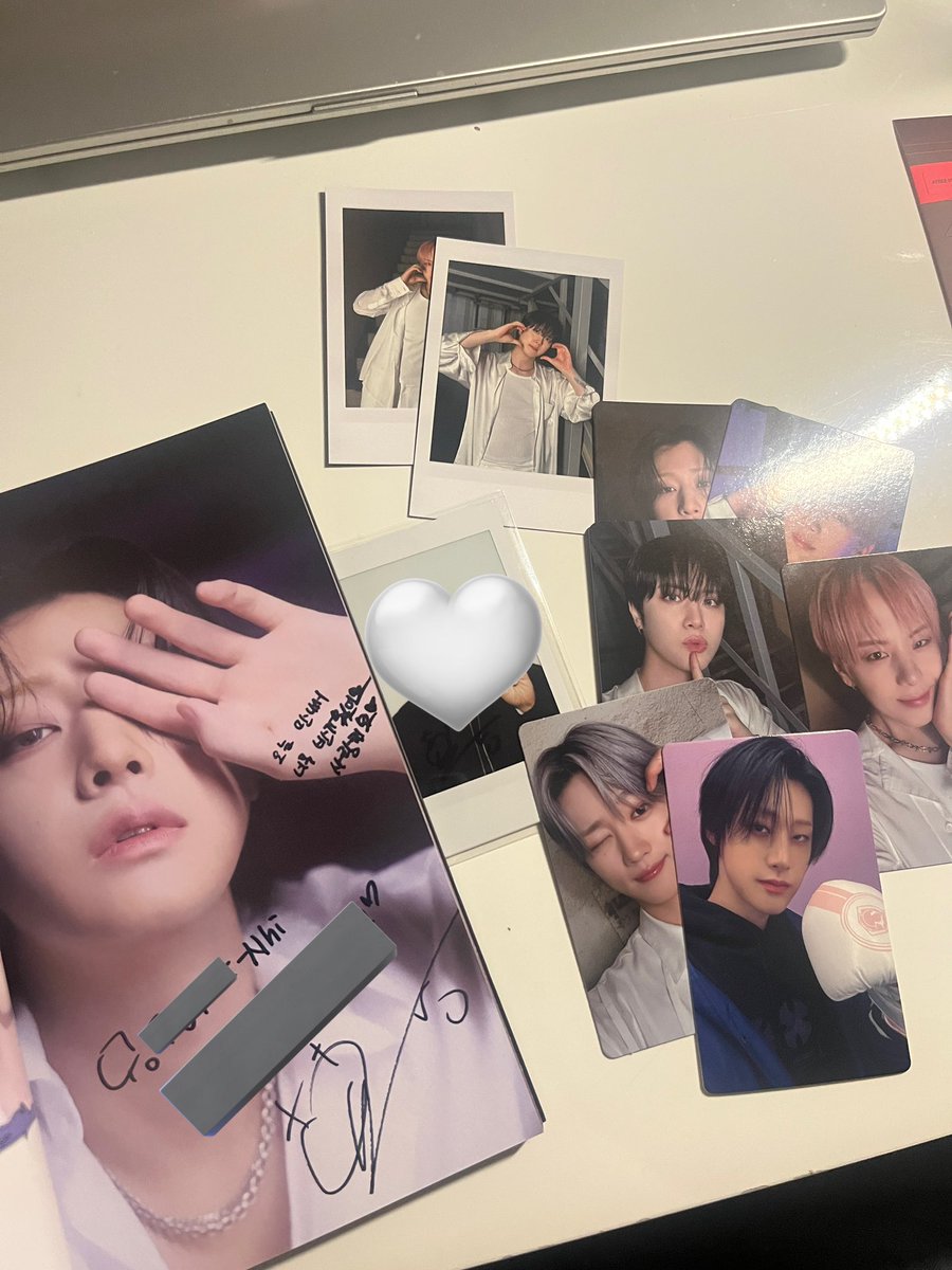 yonghapilled's tweet photo. UUEUEUEUEUUEUEUEUEU💔💔💔
PULLED FULL MEMBER PC SET AS WELL MY HEART IS SO FULL AND WARM RN https://t.co/jPMuKhrIIU