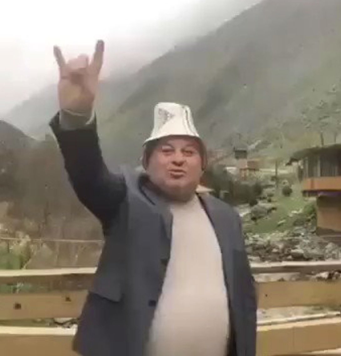 MaleMonkey's tweet image. Yaşanan son gelişmeler ışığında şunu kolaylıkla söyleyebiliriz. 

Çok ağır bir Türkçü damar gelişiyor tabanda.

Bu damarla zerre alakası olmayan siyasetçileri bile Cemal Enginyurt misali Tanrı Dağlarının eteğinde ulutacak bir taban enerjisi birikiyor. 

Yakında görürüz sonuçları.