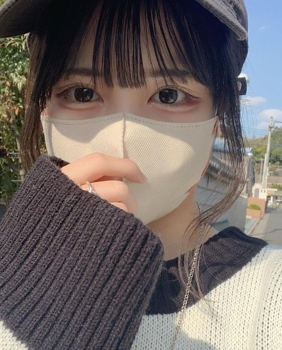 loetchai's tweet image. 雨が降り始めたのに傘を忘れて、駅前のコンビニで透明ビニール傘を購入。また増えてしまう 🌨️