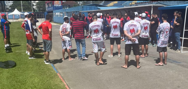 rodrigoblog's tweet photo. Torcida Fúria Marcilista foi até o treino do Marcílio Dias hoje pela manhã para conversar com os jogadores.
Time enfrenta o Barra na quinta-feira. https://t.co/fwwOcXniMM