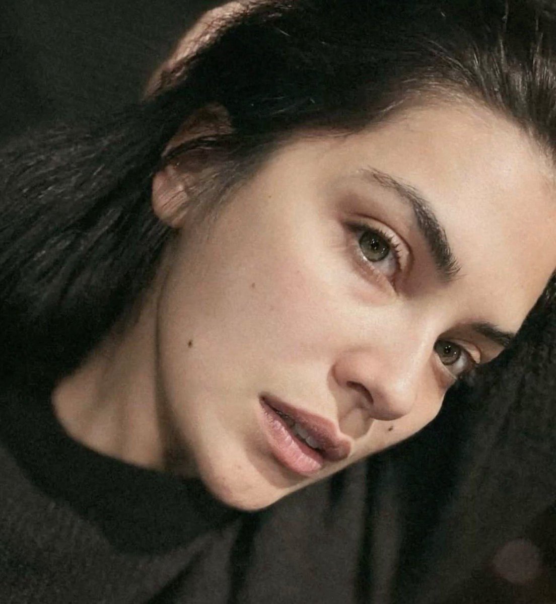 _isssren's tweet image. أحبها بدون ميكب فاااتنه 🤎