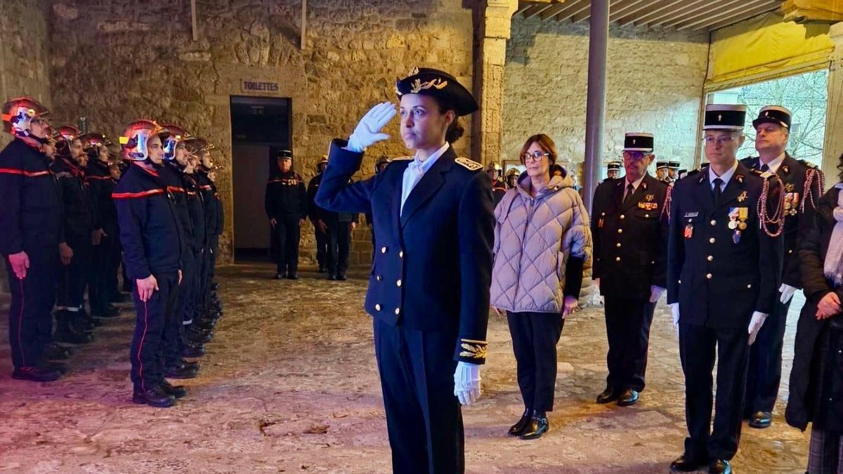 #SécuritéCivile | Cérémonie de Sainte Barbe de la compagnie des sapeurs-pompiers d'Agen à Prayssas 🧑‍🚒
Sophia Skrzypec, Directrice de cabinet, a présidé cette cérémonie en présence du Colonel Pierre Hierholtz du <a href="/sdis47/">SDIS 47</a>, du Commandant Luc Gosse-Gardet, du Lieutenant Eric Tolat, de