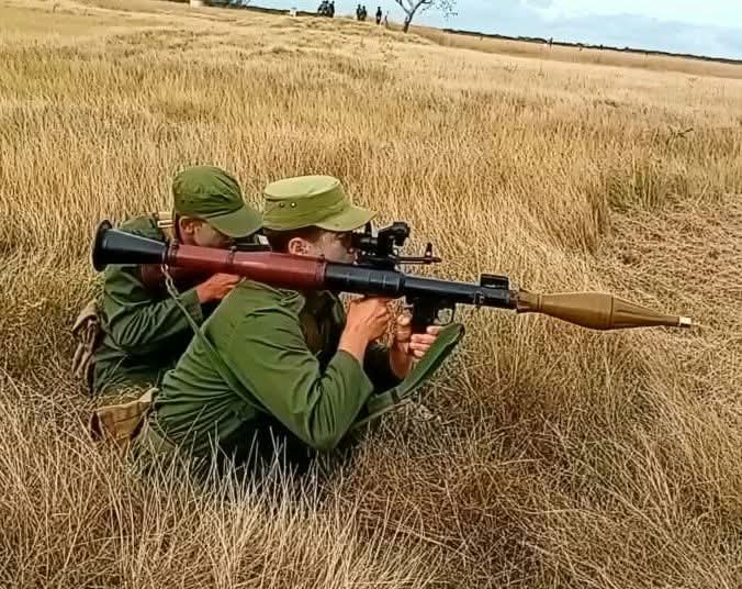 En la Región Militar de Las Tunas continúan las actividades de incremento de la preparación.
Nos preparamos para defender la paz de un pueblo que decidió hacer Revolución.
#FARCuba 
#CubaEstáFirme