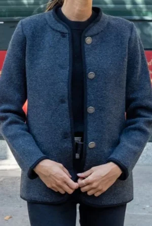 Viaje a Còrdoba llegada Adamuz visita a los afectados por el accidente ferroviario.Letizia lleva abrigo negro <a href="/coss/">coss</a> Pantalones negros anchos Pendientes diamantes Mocasines negros <a href="/massimodutti/">Massimo Dutti</a> Austriaca gris @frambua_official Anillo oro <a href="/Coreterno/">Coreterno</a> Fotos <a href="/CasaReal/">Casa de S.M. el Rey</a> Adamuz 20/01/26.