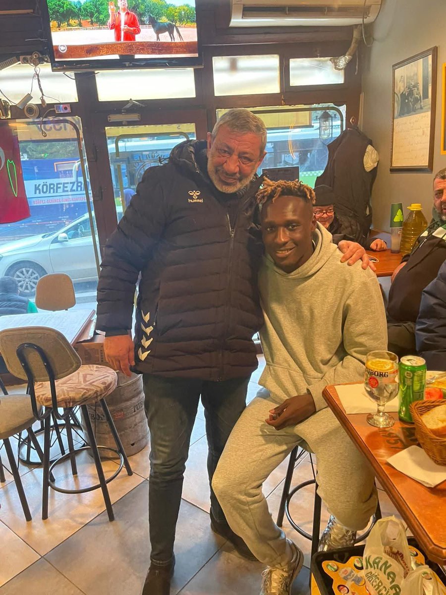 asosizmitli's tweet photo. Park pubda köfte İsmaille bira içen topçu bulundu sıra gol krallığında. https://t.co/87bbeURySE
