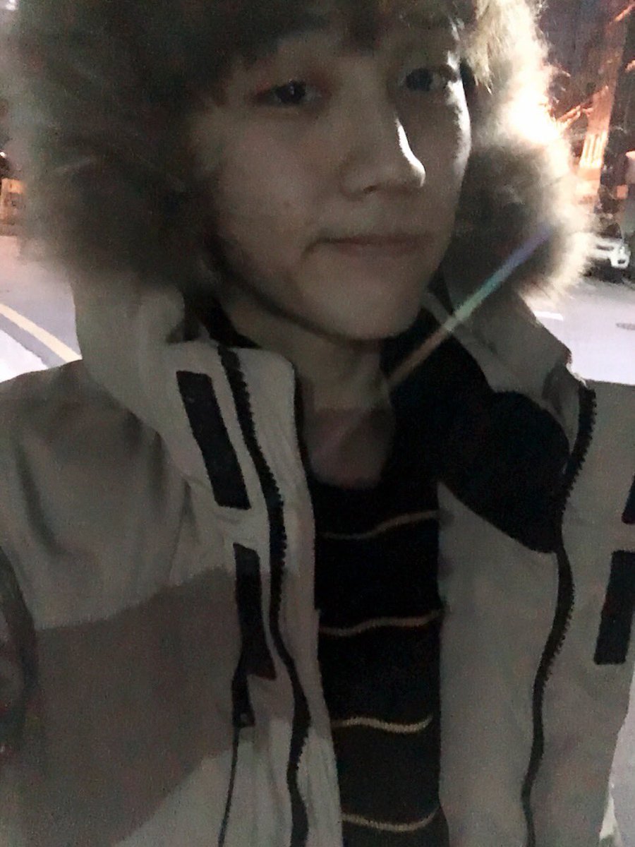 joochstar's tweet image. He took bunch of selfies that day huh