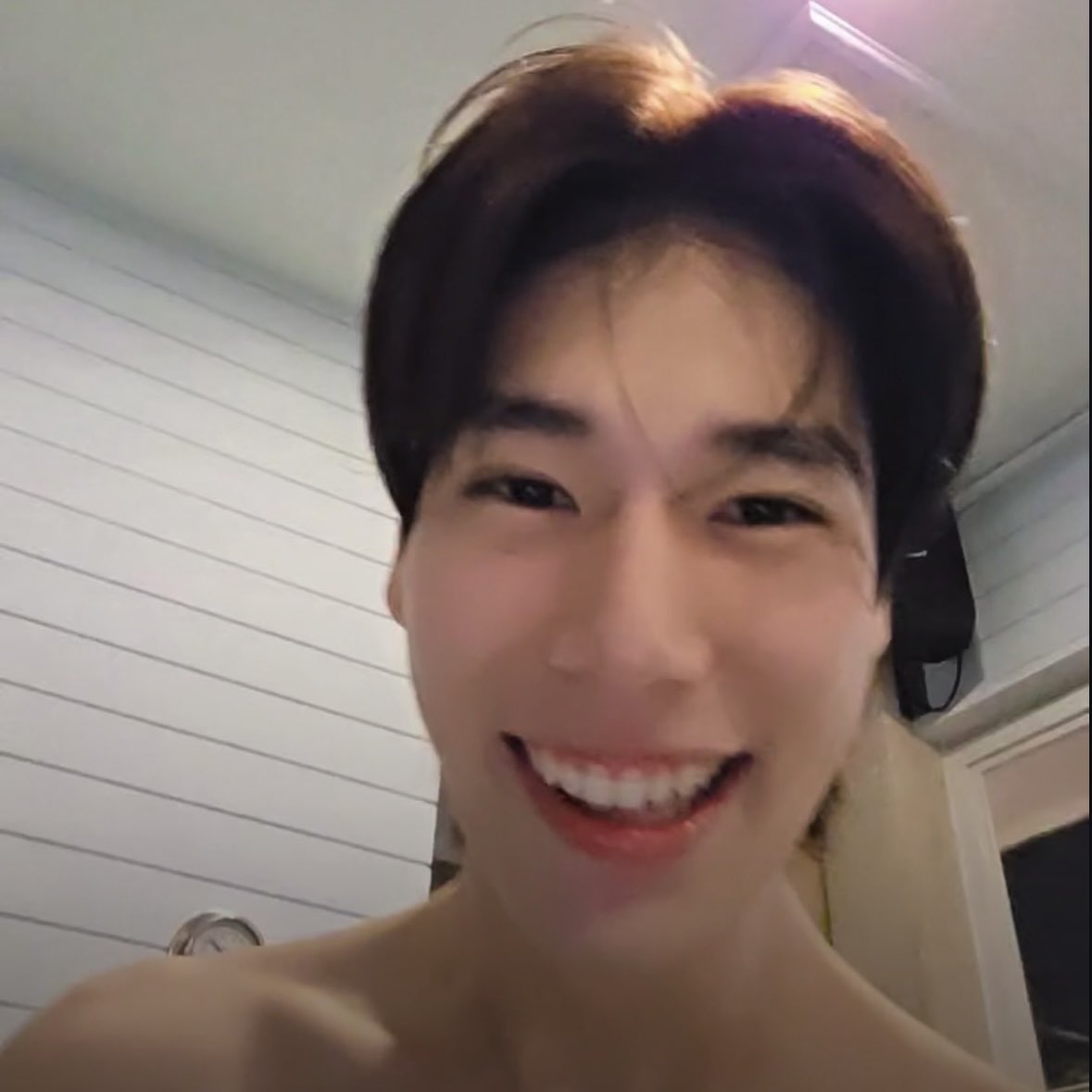 _bbyh3artpw's tweet image. เอนดูพี่ๆ เลี้ยงไอเดกจิ๋วนี่มาก ตัวก้เล้ก กล้าๆ กลัวๆ น้ำร้อนก้เจ้บ น้ำเยนก้ไม่ชอบ แต่พี่ไซซีกับพี่มิลค์คือเชียร์อัพมาก พรุ่งนี้สบายตัวแน่นอน ส่วนที่เตนั่งเกาะขอบสระลงไม่ได้เหมือนกัน แถมยังบอกเนื้อน้องสุกกรอบอีก 555555555555 แก๊งสกลฮมานน่ารักกันจัง ฝากพี่ๆ เลี้ยงจิ๋วด้วยน้าคับ 🫳🏻