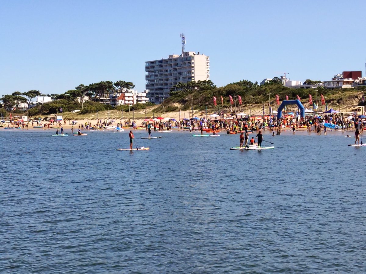 Este pasado sábado ADES 15 y 30 colaboraron con la seguridad de la travesía en Kayak organizada por la Intendencia Municipal de Maldonado, hubo 1200 participantes. Un clima de codialidad sumado a un día espectacular para navegar disfrutando del mar excelente para esta activiad.