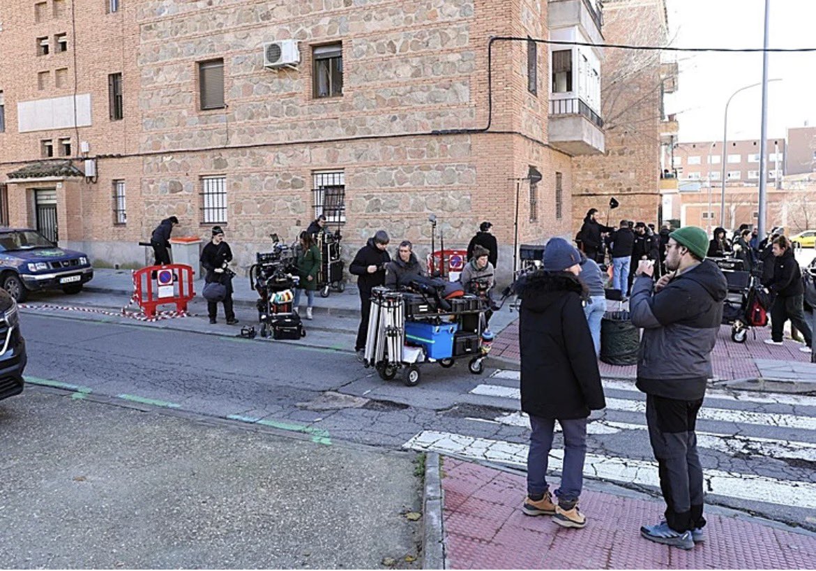 🇪🇸🗞️| ABC.es - Toledo
Turkish actor #CanYaman shoots the series 'The Labyrinth of Butterflies' in the Korean neighbourhood of Toledo.

The producer will be in the city for four days and has chosen other locations, such as the AVE statio

Can Yaman is, without a
