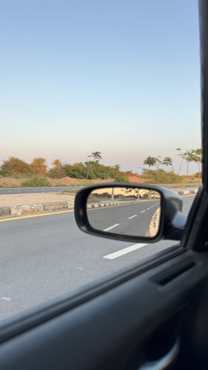 oln1i's tweet image. والله لولا إنتي ما مرّيت هالدروب
ولا هان المساء بعيني، ولا حلا الغروب