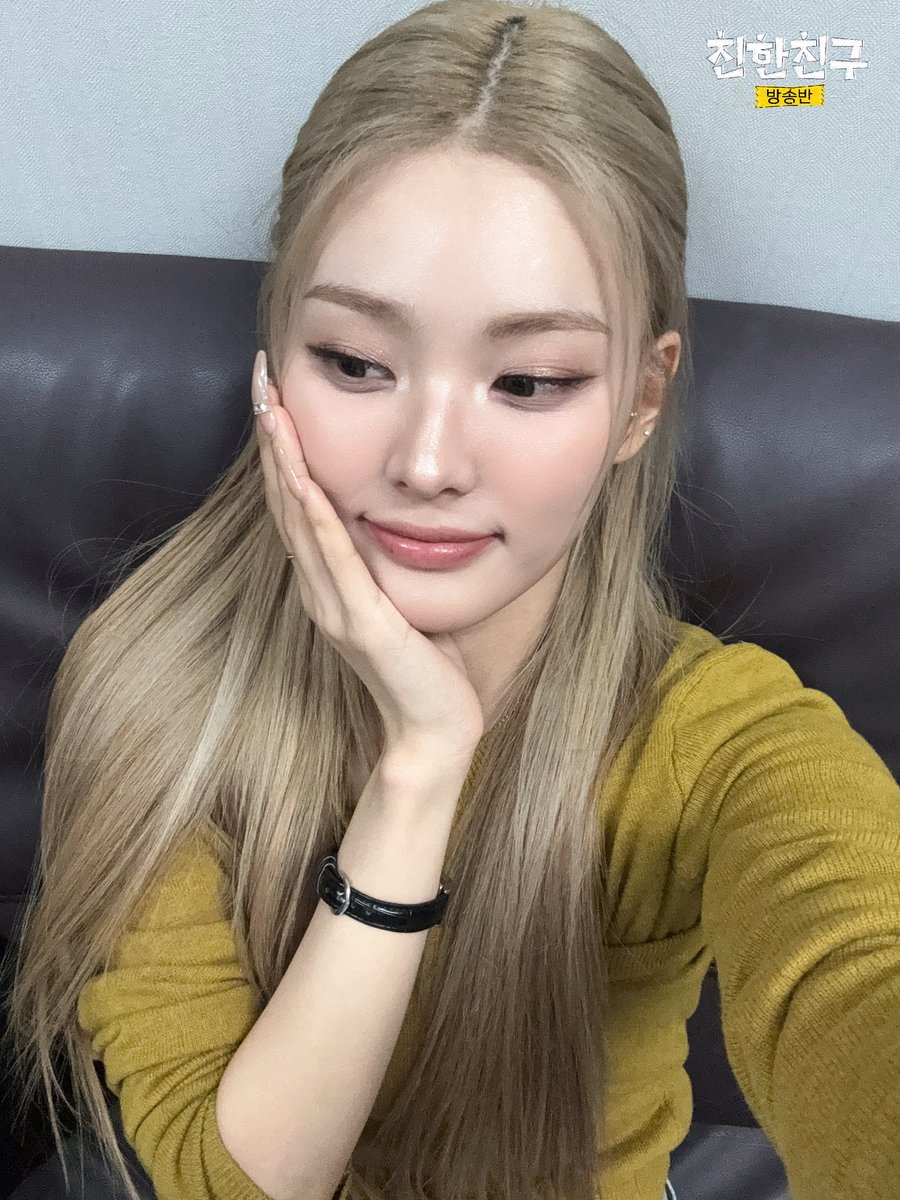 mbcbf_bf's tweet image. 🏫친친방🏫

#친한친구방송반
#라잇썸 #상아 #초원 #주현 @CUBE_LIGHTSUM

라잇썸의 젠지 발라더🩷🩷
#아름답고도아프구나 로 돌아온 
라잇썸의 신호등즈💛💚❤️