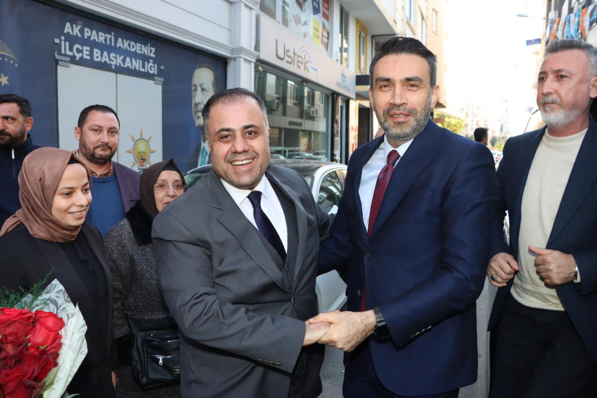 AdemAldemir33's tweet photo. 📍 Akdeniz İlçe Başkanlığı

İl Teşkilat Başkanımız Sayın Halit Pekduran ve İl Yönetim Kurulu Üyelerimizle birlikte Akdeniz İlçe Başkanlığımızı ziyaret ederek teşkilat mensuplarımızla bir araya geldik.

İlçe Başkanımız Sayın Mahsum Sevimli ve yeni yönetimini; davamıza, milletimize ve Akdeniz’imize hizmet yolunda üstlendikleri bu kutlu görevden dolayı tebrik ediyor, başarılar diliyorum.

Cumhurbaşkanımız ve Genel Başkanımız Sayın Recep Tayyip Erdoğan’ın liderliğinde; birlik, beraberlik ve istişare ruhuyla, eser ve hizmet siyasetimizi Akdeniz’imizin her mahallesine taşımak için tüm ilçelerimizle birlikte durmadan çalışmaya devam edeceğiz. 🇹🇷

#AKParti #Akdeniz #BirlikBeraberlik
#BizBüyükBirAileyiz #DurmakYokYolaDevam