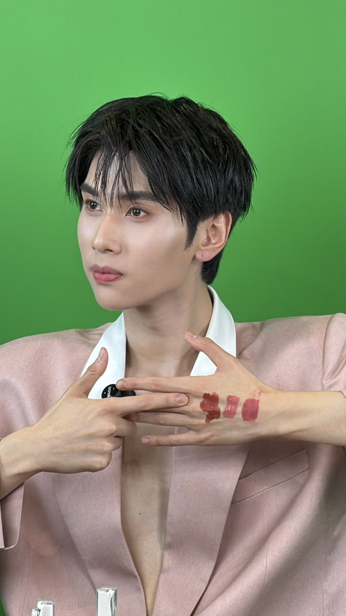 barenbliss_th's tweet image. คืนนี้น้องดังมาไลฟ ปังกันมั้ยทุกคน 💖
ขอบคุณน้อง @dunknatachai ที่มาร่วมแจกความปังทุก Matte ใน #barenblissxDunk นะคะ 🥰

ขอฝากน้อง calming (007) + น้องลูกพีช (818) กันด้วยน้า 🫧

สำหรับใครที่ช้อป #ลิปแมทเนื้อครีมbarenbliss ใน LIVE เตรียมรอลุ้นรับโพลารอยด์สุดพิเศษได้เลย 

📌…