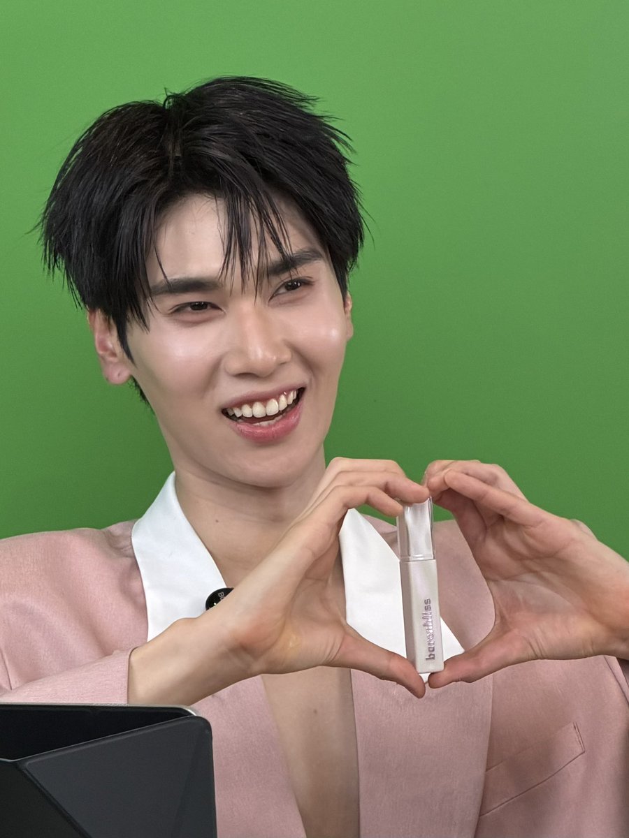 barenbliss_th's tweet image. คืนนี้น้องดังมาไลฟ ปังกันมั้ยทุกคน 💖
ขอบคุณน้อง @dunknatachai ที่มาร่วมแจกความปังทุก Matte ใน #barenblissxDunk นะคะ 🥰

ขอฝากน้อง calming (007) + น้องลูกพีช (818) กันด้วยน้า 🫧

สำหรับใครที่ช้อป #ลิปแมทเนื้อครีมbarenbliss ใน LIVE เตรียมรอลุ้นรับโพลารอยด์สุดพิเศษได้เลย 

📌…