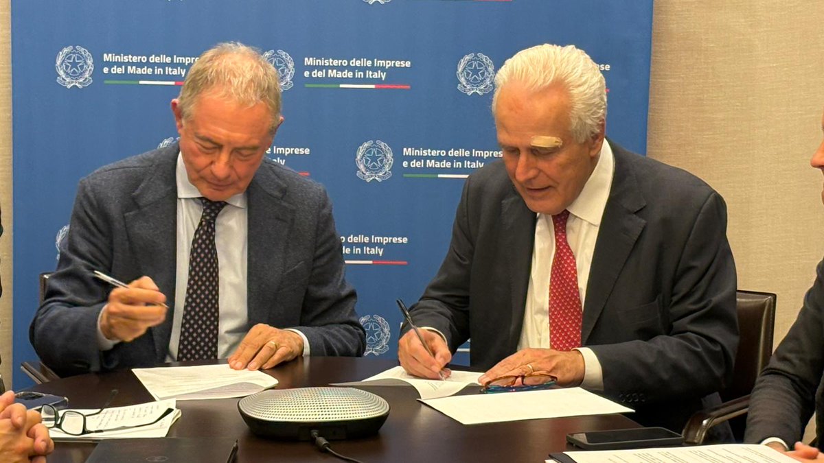mimit_gov's tweet photo. 🚗 Automotive I #MagnaClosures rafforzerà la propria presenza industriale in Italia con un nuovo piano di sviluppo del sito di #Guasticce (LI).
✍ Firmato al #MIMIT #protocollointesa triennale.
Urso “Intesa significativa in momento di profonda transizione"
https://t.co/QUxwCSnp99 https://t.co/B2Pa0zz4pa