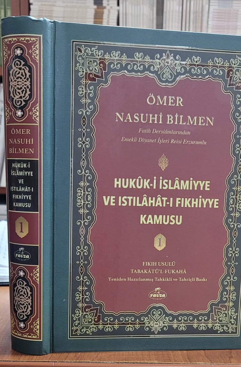 📢 Uzun zamandır <a href="/yasirbeyatli/">Yasir Beyatlı</a> Hocamızın öncülüğünde geniş bir ekiple üzerinde çalıştığımız klasiklerden olan Ömer Nasuhi Bilmen’in Hukuk-ı İslamiyye ve Istılâhât-ı Fıkhiyye Kamusu’nun ilk cildi <a href="/ravzakitapcom/">Ravza Kitap</a>’dan basıldı. Diğer ciltler peyderpey basılacak inşallah. Hayırlı olsun