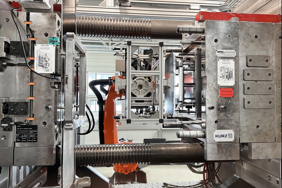 i40 Today tweet media