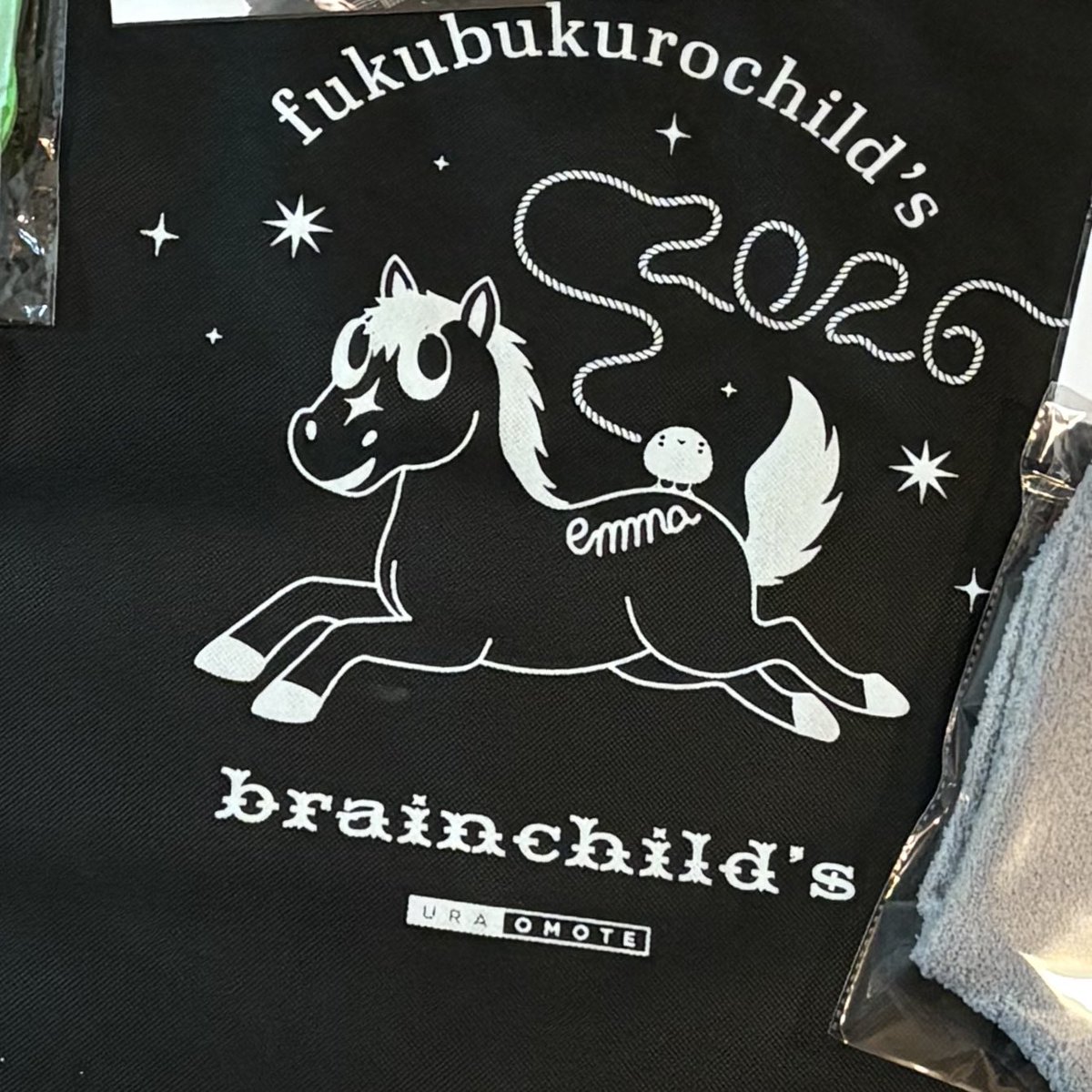 ブレチャ福袋とどいた🫶
👍と過去ツアパンフだった！
パンフ持ってないやつだったからok！✨️
アクスタのビジュ良すぎ！！！！