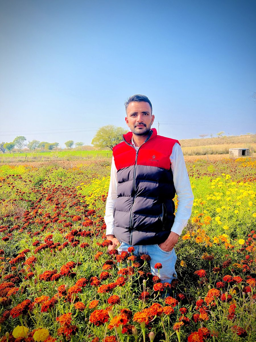 #तुम फूल  की बात करते हो हम बगीचा  खरीदने का ओहदा रखते है