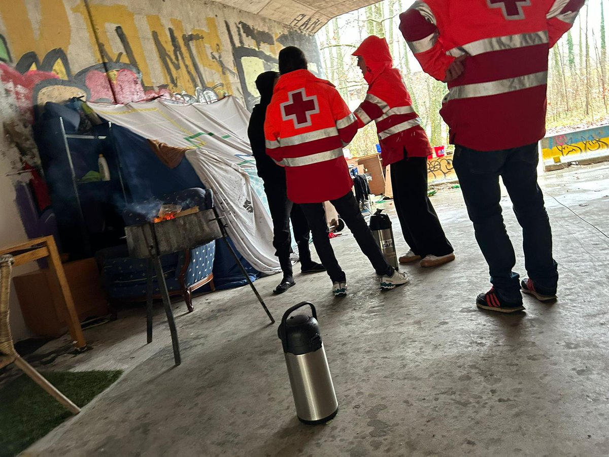 CreuRojaCAT's tweet photo. Davant l'alerta #INUNCAT a Girona activem el dispositiu d'atenció a persones sense llar. Des d'ahir disposem d'un alberg a Sant Feliu de Guíxols i avui a Girona ciutat. A més, hem traslladat 40 persones de la residència Altem, que es troba en zona inundable.

@CreuRojaGirona https://t.co/RWGhZV1uFV