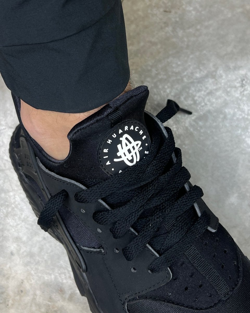 Nike Air Huarache - Triple Black (2013)

One of the GOATs? 🤔