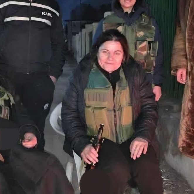 RojavaNetwork's tweet image. After General Mazloum Abdi appeared in Battle uniform, PYD leader Fawza Youssef, dressed in military uniform, announces a general mobilization to support the Rojava revolution
