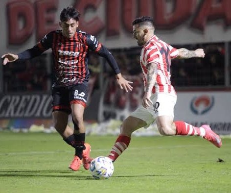 ⚠️ #Patronato | No se adelanta el partido con #SanMartinTux, se corre un dia

Según el Director Deportivo del Ciruja, el cruce se jugaría el domingo 15 a las 19 en Ciudadela

Resta la confirmación oficial.