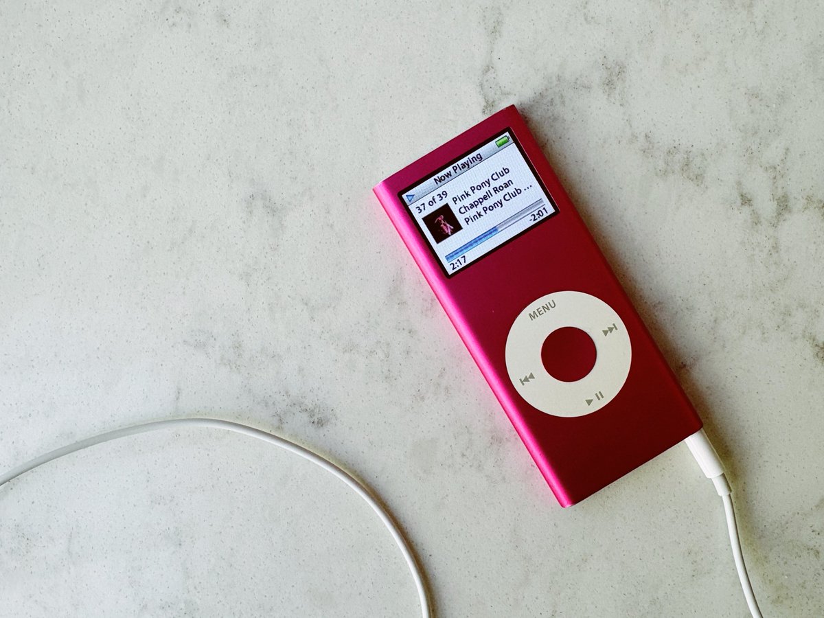christine_hall's tweet photo. POV your hubby is a tech nerd like you, so your birthday gifts include a vintage pink iPod loaded with your wedding playlist 

37 is lookin' pretty good 🎂😍 https://t.co/F5n8TZEK4F