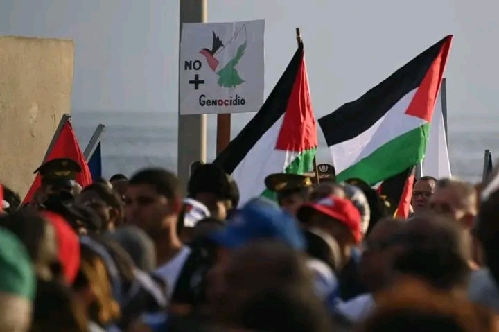✊La #UJCdeCuba alza su voz, una vez más, para denunciar con firmeza el genocidio que sufre el pueblo palestino en #Gaza.
Lo que vemos no es una guerra, es el exterminio de un pueblo. 
La solidaridad de #CubaConPalestina🇨🇺🇵🇸 es inquebrantable.