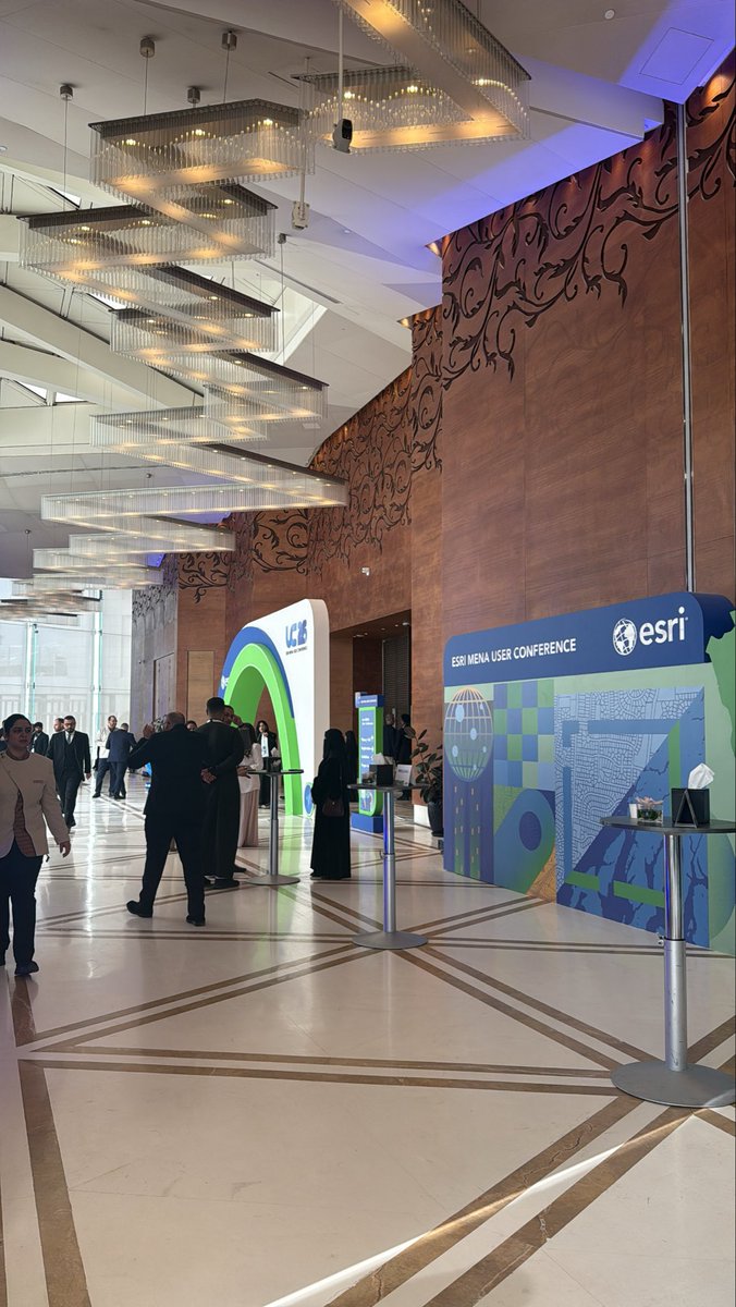 re_00f's tweet photo. تشرفت اليوم بحضور مؤتمر ESRI MENA User Conference ✨
تجربة ثرية ومُلهمة في عالم GIS والبيانات الجغرافية

#ESRI #GIS #ESRIMENA https://t.co/hQT6nCUhi8